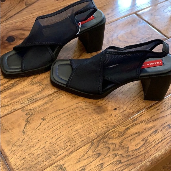 Gloria Vanderbilt heels - Picture 2 of 6